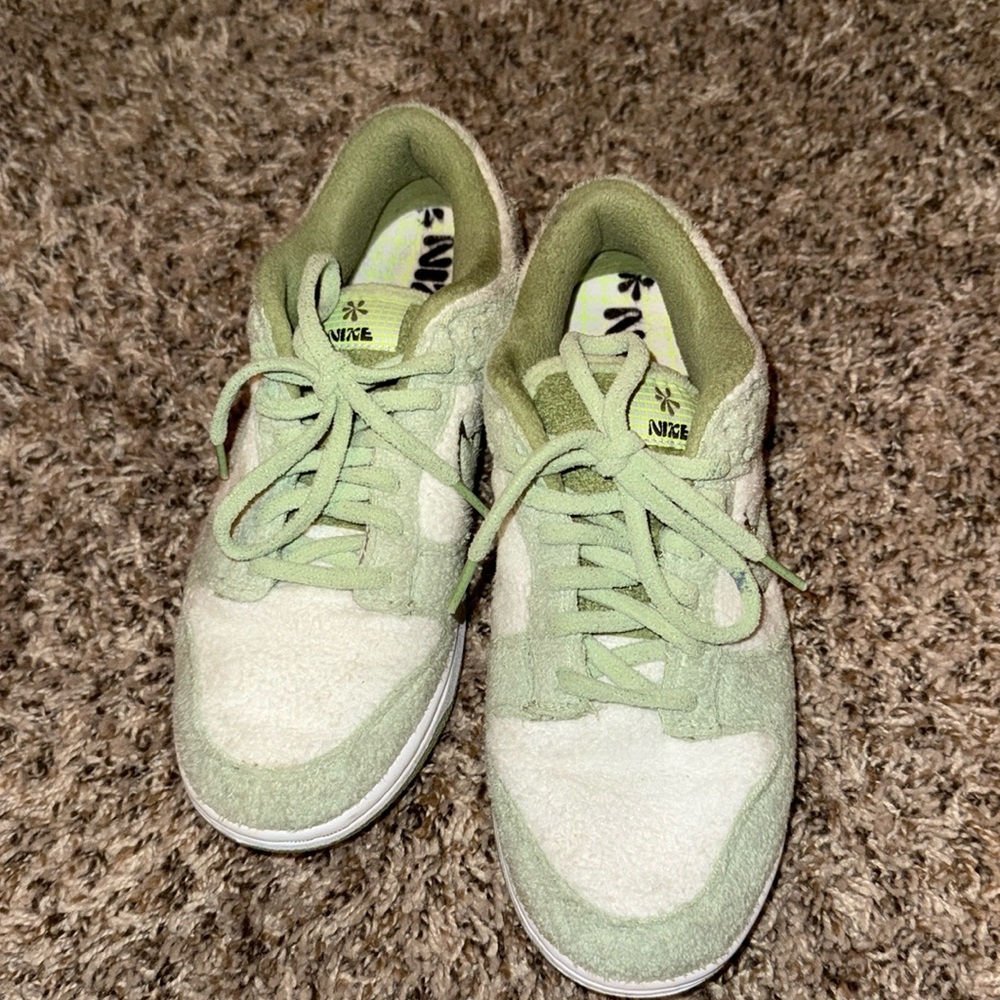 Dunks - Picture 2 of 2